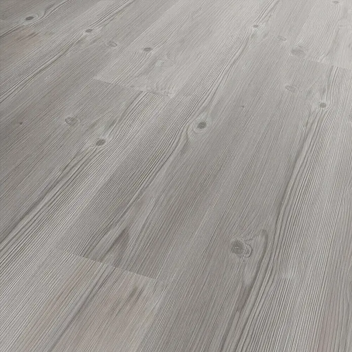 b!design Vinylbodenmuster Rigid SPC Swiss Pinie - 281 x 161 x 3,8 mm, Landhausdiele - Nahaufnahme von grauem Holzlaminatboden mit sichtbarer Maserung und Astlöchern, der eine moderne und natürliche Ästhetik bietet.