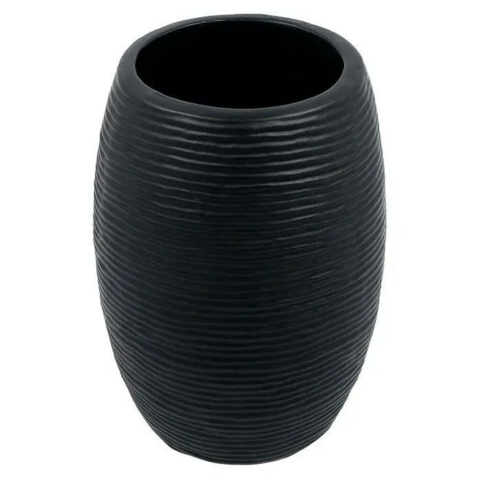 Venus Linea Zahnputzbecher - Schwarz, Keramik - Nahaufnahme einer eleganten schwarzen Vase mit horizontalen Rillen, die Textur und Stil vereinen.