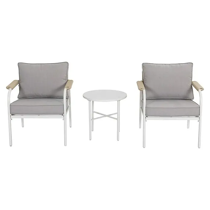 Sunfun Conjunto de muebles Anabel - 3 pzs., Ratán sintética/Acero, Beige/Gris - Imagen de un juego de patio blanco con dos sillas y una mesa. Las sillas tienen cojines grises y reposabrazos de madera.