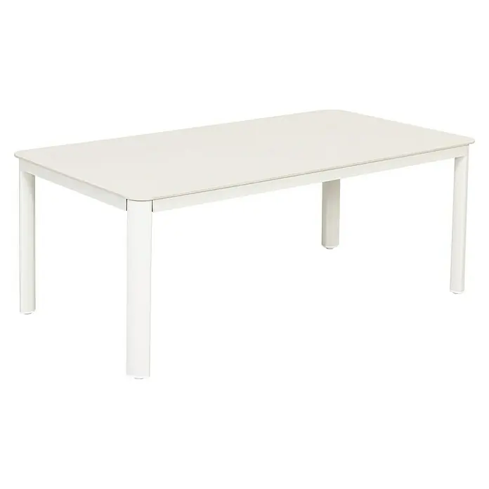 Sunfun Conjunto de muebles Bruna - 4 pzs., Ratán sintético/Aluminio/Poliéster, Beige/Gris - Un escritorio blanco con un diseño minimalista. El mueble está diseñado de manera elegante y funcional para el espacio de trabajo moderno.