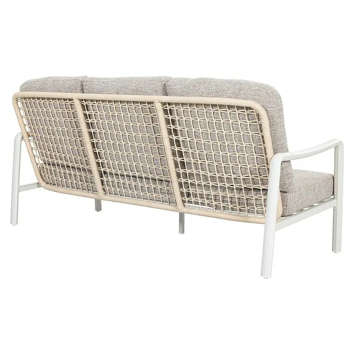 Sunfun Conjunto de muebles Bruna - 4 pzs., Ratán sintético/Aluminio/Poliéster, Beige/Gris - Esta imagen muestra la vista posterior de un sofá con un marco blanco y una parte posterior tejida. El sofá tiene cojines grises.