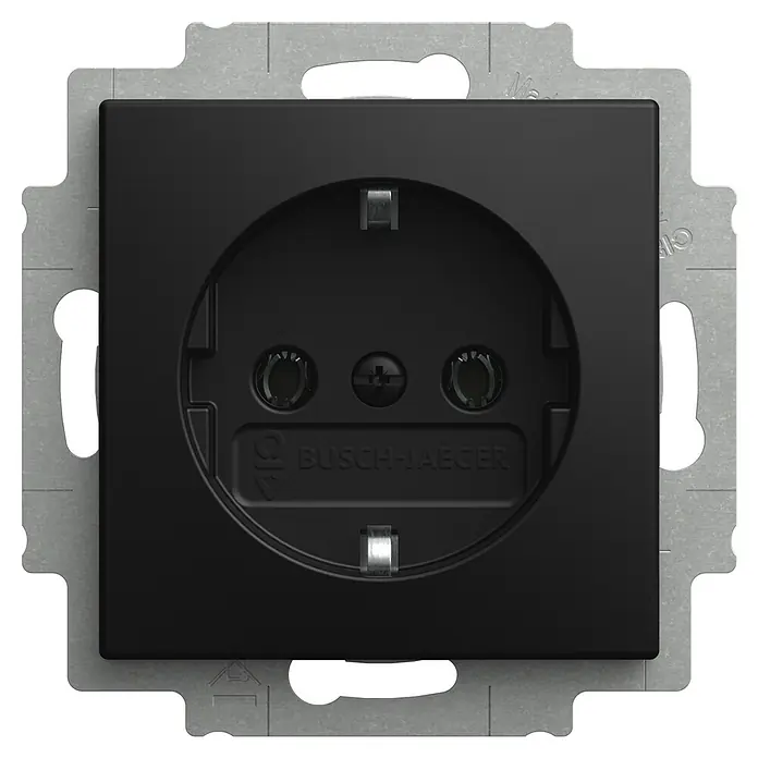 Busch-Jaeger Balance SI Steckdose 20EUC-915 - Schwarz matt, Matt, Kunststoff, Unterputzmontage - Nahaufnahme einer schwarzen Busch-Jaeger Steckdose mit silberner Halterung, die ein modernes und elegantes Design zeigt.
