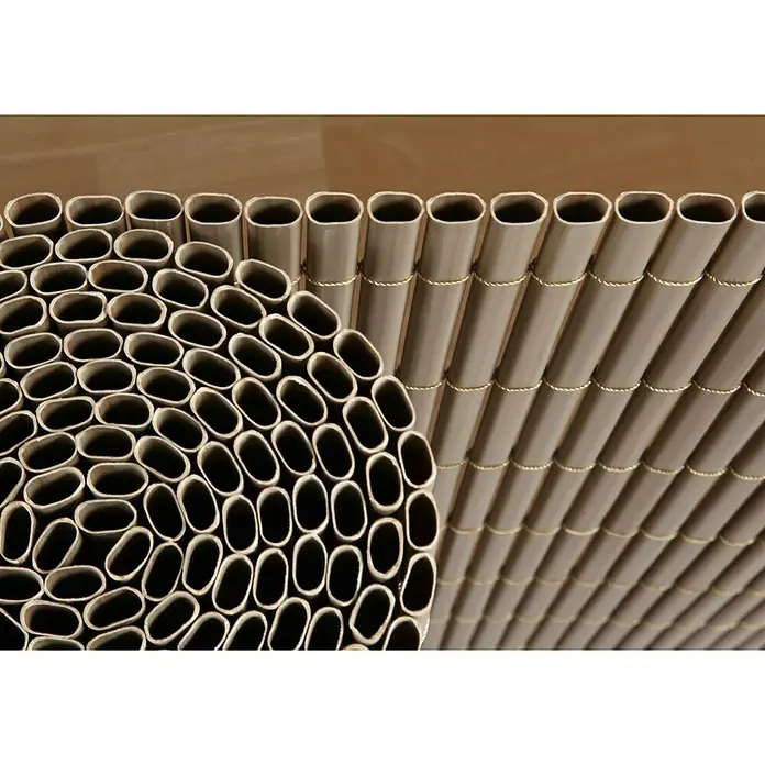 Sichtschutzmatte - 300 x 90 cm, Kunststoff, Sand - Nahaufnahme eines flexiblen Sichtschutzzauns aus ovalen, beigen Röhren, ideal für Garten und Balkon. Schützt vor neugierigen Blicken.