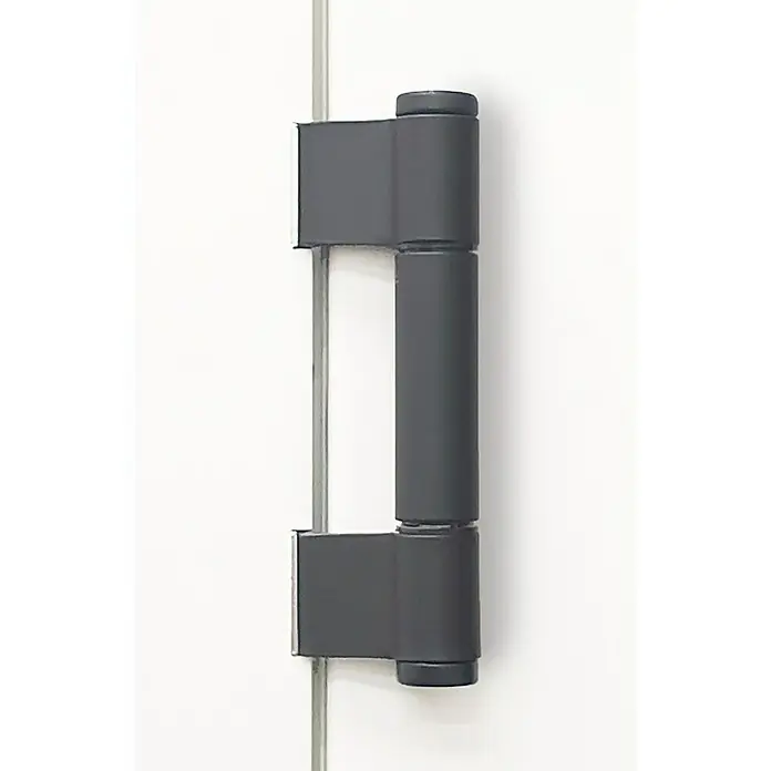 Kilsgaard Türband - Schwarz, Passend für: Kilsgaard Zimmertür 42F/00, Kilsgaard Standardzargen, 2 Stk. - Nahaufnahme eines schwarzen Türscharniers an einer weißen Tür, das ein robustes Design und reibungslose Drehbewegung zeigt.