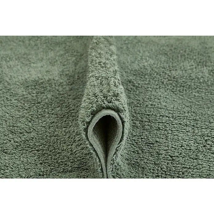 Badteppich Ibiza - 60 x 100 cm, Grün, 100% Baumwolle - Detailaufnahme eines grünen Handtuchs, das weich und flauschig aussieht und eine angenehme Textur verspricht. Ideal für das Badezimmer.