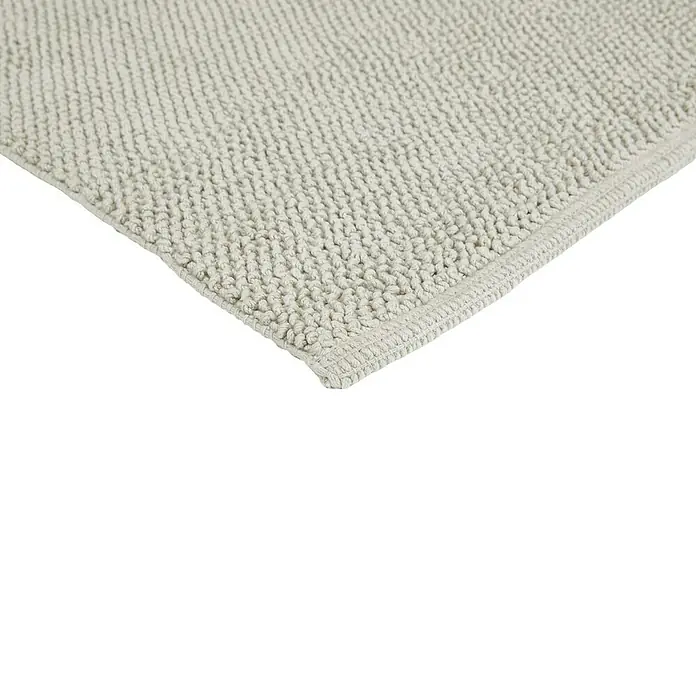 Badteppich Atlanta - 60 x 100 cm, 100% Baumwolle - Detailaufnahme einer hellgrauen Badematte mit dichter Textur. Die Matte zeigt eine weiche Oberfläche und eine schlichte, aber elegante Randgestaltung.