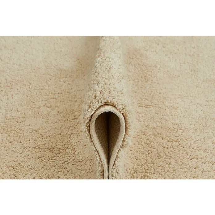 Badteppich Ibiza - 50 x 80 cm, Beige, 100% Baumwolle - Detailaufnahme eines beigefarbenen Teppichs mit hoher Florhöhe, der Weichheit und Komfort für jeden Raum verspricht.
