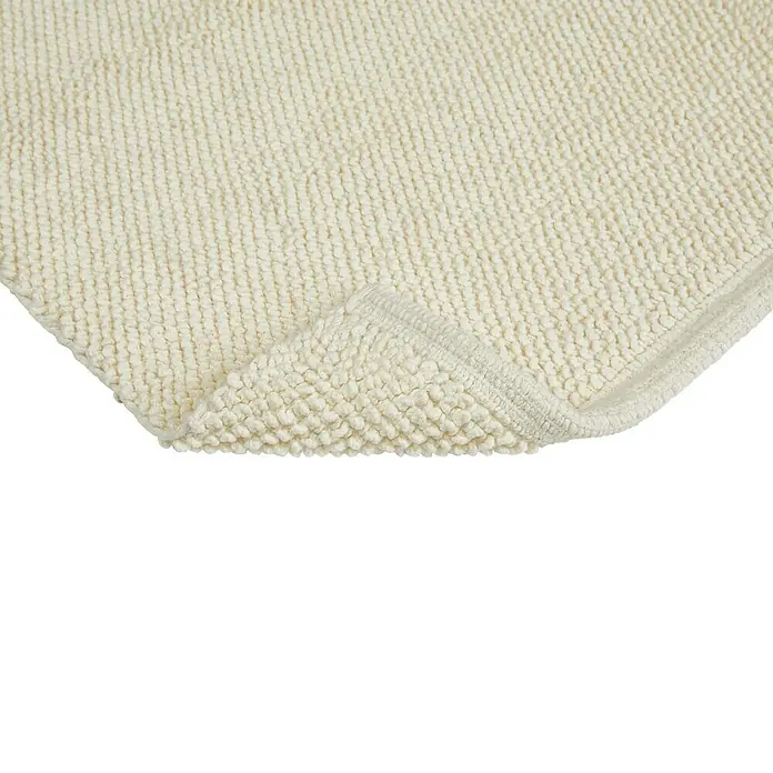 Badteppich Atlanta - 60 x 100 cm, Weiß, 100% Baumwolle - Nahaufnahme eines cremefarbenen Badteppichs mit gewebter Textur, der Komfort und Stil in jedes Badezimmer bringt.
