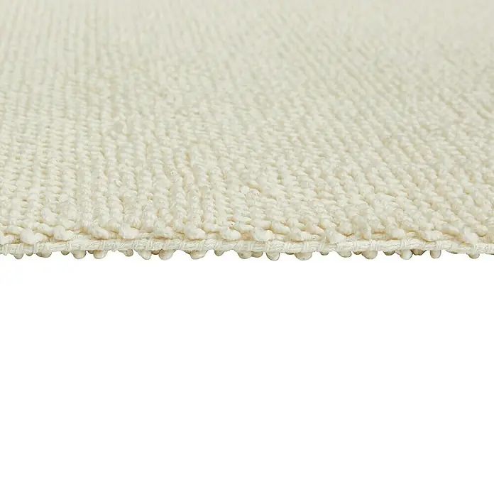 Badteppich Atlanta - 60 x 100 cm, Weiß, 100% Baumwolle - Nahaufnahme eines weichen, cremefarbenen Teppichs mit Schlingenstruktur, ideal für Komfort und Wärme in jedem Raum.