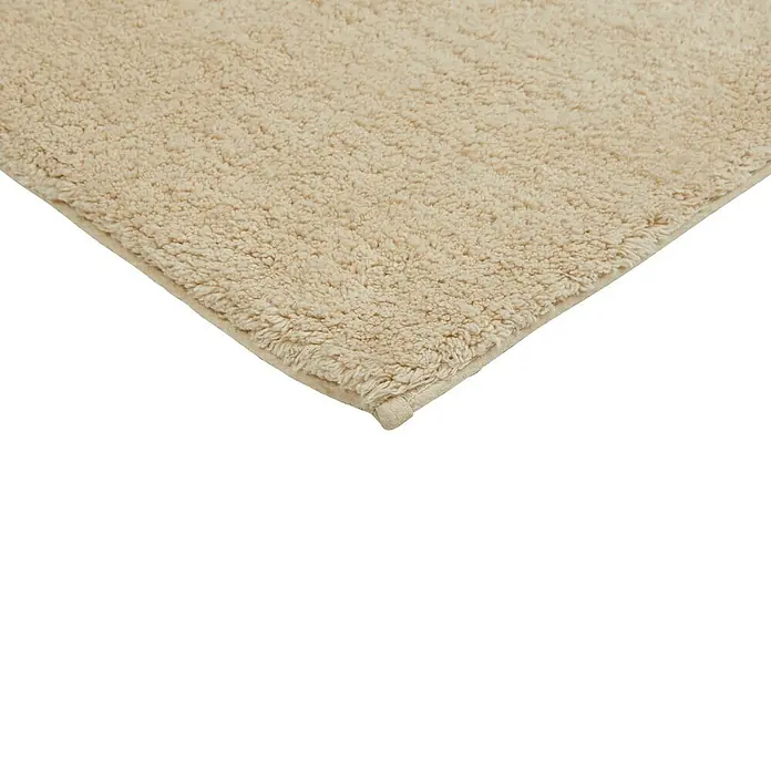Badteppich Ibiza - 50 x 80 cm, Beige, 100% Baumwolle - Detailaufnahme eines beigen, flauschigen Badteppichs, der Komfort und Wärme ins Badezimmer bringt. Ideal für entspannte Momente.