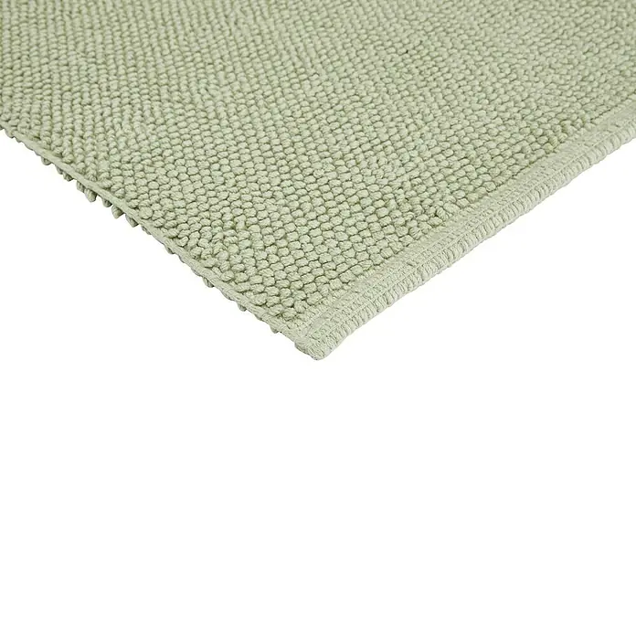 Badteppich Atlanta - 60 x 100 cm, Salbei, 100% Baumwolle - Detailansicht einer hellgrünen Badematte mit einer weichen, texturierten Oberfläche und einem ordentlichen Saum. Ideal für Badezimmer.