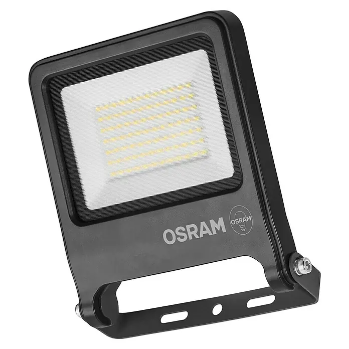 Osram Proyector LED Endura Flood - 50 W, Acero inoxidable, Blanco cálido, IP65 - Primer plano de un foco LED negro de OSRAM, perfecto para una iluminación exterior brillante y eficiente. Su diseño robusto garantiza durabilidad.
