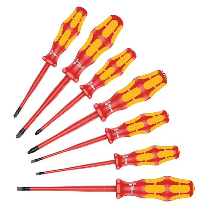 Wera Kraftform Plus Schraubendreher-Set 160 iSS/7 - 7 -tlg. - Satz Wera Schraubendreher mit roten Griffen und gelben Akzenten, verschiedene Größen und Köpfe für vielfältige Schraubanwendungen.