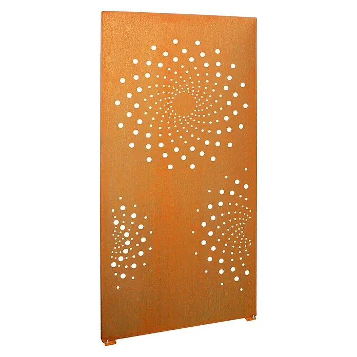 Palatino Space Vertical Sichtschutzelement Orbis - 87 x 180 cm, Edelrost, Orbis - Dieses Bild zeigt eine dekorative, rostige Metallplatte mit einem Lochmuster, das ein spiralförmiges Design bildet.