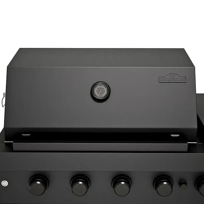 Kingstone Cube Outdoorküche 4500 - Schwarz, Material Grillfläche: Gusseisen, Anzahl Brenner: 7 - Nahaufnahme eines schwarzen Kingstone Gasgrills mit Temperaturanzeige und Drehknöpfen.