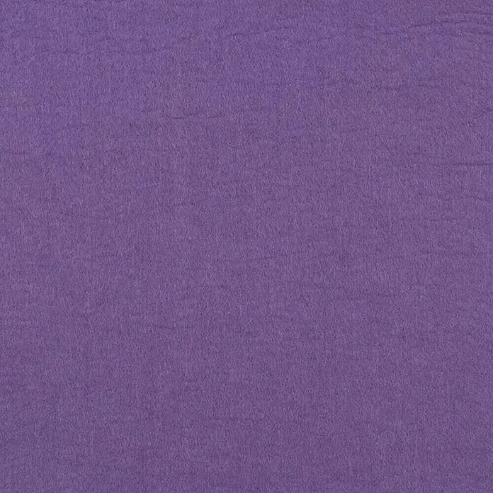 Bastelfilz - Lila, 30 x 20 cm - Nahaufnahme eines lilafarbenen Textilstoffes, der eine feine, strukturierte Oberfläche zeigt und sich ideal für kreative Projekte eignet.