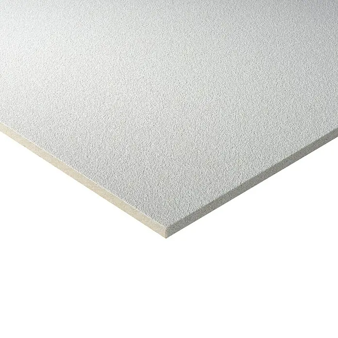 Knauf Deckenplatte AMF Thermatex - 62,5 x 62,5 cm, Weiß, Feinstratos - Nahaufnahme einer strukturierten, weißen Akustikplatte, ideal für Schallschutz und modernes Design in Innenräumen.