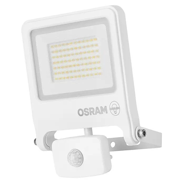 Osram LED-Strahler Endura Flood - 50 W, Weiß, Warmweiß, IP44 - Nahaufnahme eines weißen Osram LED-Strahlers mit Bewegungsmelder, ideal für den Außenbereich.