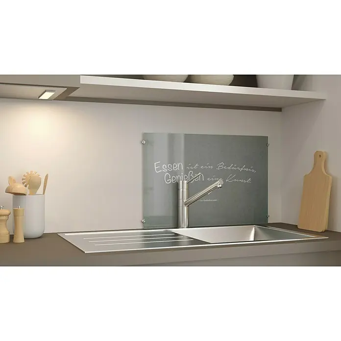 CUCINE Küchenrückwand - Essensgenuss, 60 x 40 cm, Stärke: 6 mm, Einscheibensicherheitsglas (ESG) - Küchenspüle mit Armatur und Text-Rückwand.