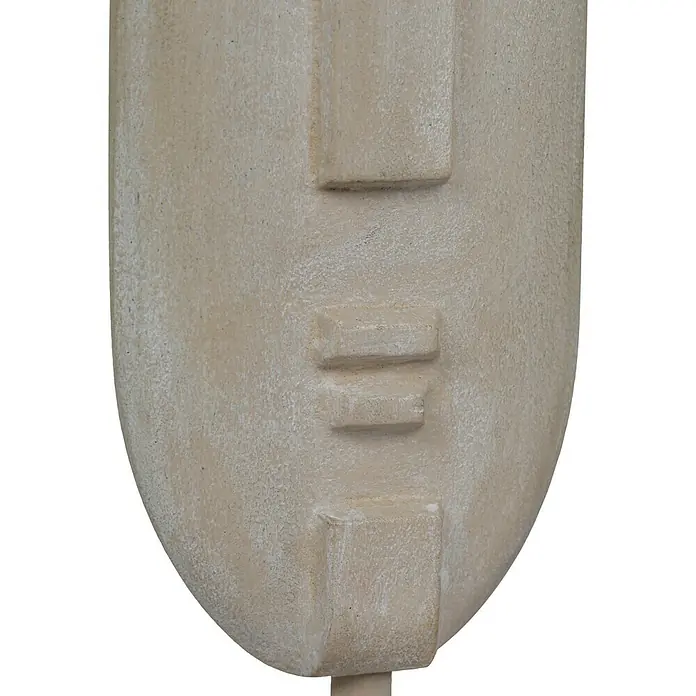 Dekofigur Ahyv - L x B x H: 13 x 13 x 37 cm, Beige, Metall - Nahaufnahme einer stilisierten beigen Skulptur mit rechteckigen Details, die ein abstraktes Gesicht darstellt.