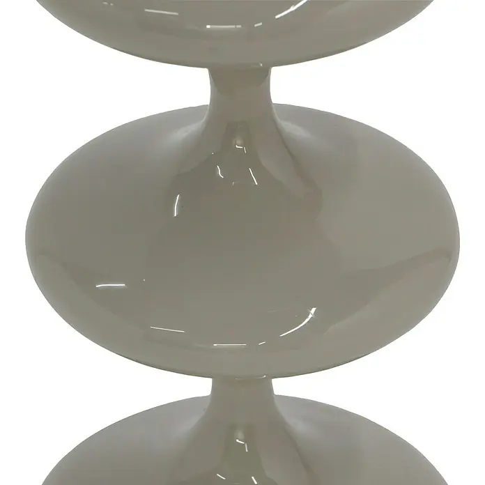 Kerzenhalter Laureen - Ø x H: 11 x 28 cm, Grau, Metall - Nahaufnahme eines modernen, weißen Hockers mit einer runden Sitzfläche und einem trompetenförmigen Fuß. Das Möbelstück wirkt stilvoll.