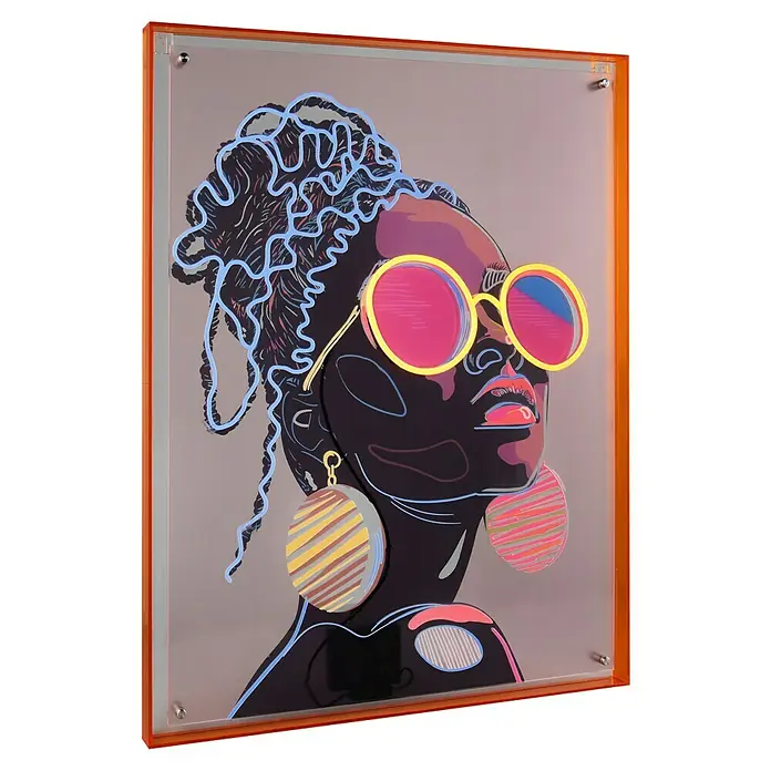 Bild LED - Amira II, B x H: 65 x 85,4 cm - Kunstwerk mit einer Frau mit Sonnenbrille und Ohrringen in leuchtenden Farben, gerahmt in Orange.