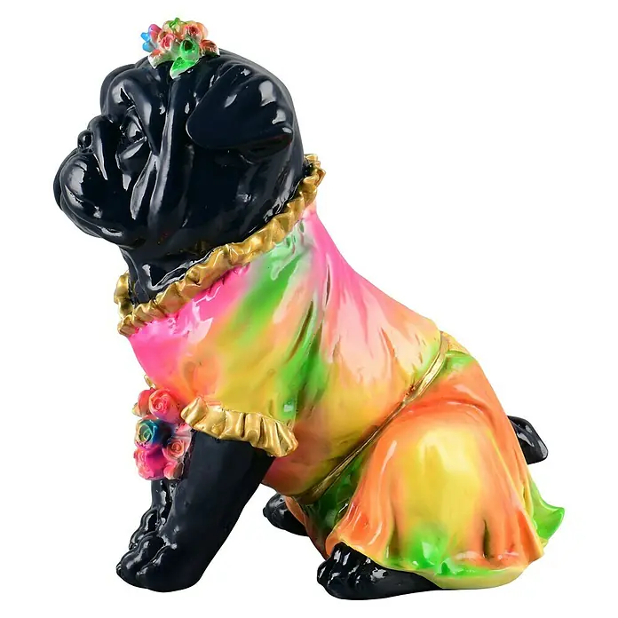 Dekofigur - Dogge Wilson, L x B x H: 20,5 x 13,5 x 22 cm, Keramik - Dekorative Pug-Figur in einem farbenfrohen Kleid mit Rüschen und Blumen-Accessoires. Perfekt für jeden Raum.