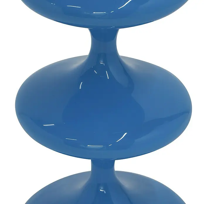 Kerzenhalter Laureen - Ø x H: 11 x 28 cm, Blau, Metall - Nahaufnahme eines modernen, blauen Hockers.