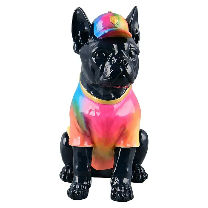 Dekofigur - Dogge Benson, L x B x H: 19 x 13 x 24 cm, Keramik - Dekorative Bulldoggen-Figur mit bunter Jacke und Kappe. Ein trendiger Akzent für jedes Zuhause, detailreich und farbenfroh gestaltet.