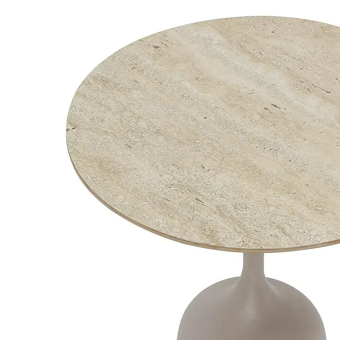 Beistelltisch Altan - Ø x H: 40 x 53 cm, Taupe - Nahaufnahme eines runden, cremefarbenen Marmortisches mit einem robusten Sockel, der eine elegante und stabile Struktur bietet.