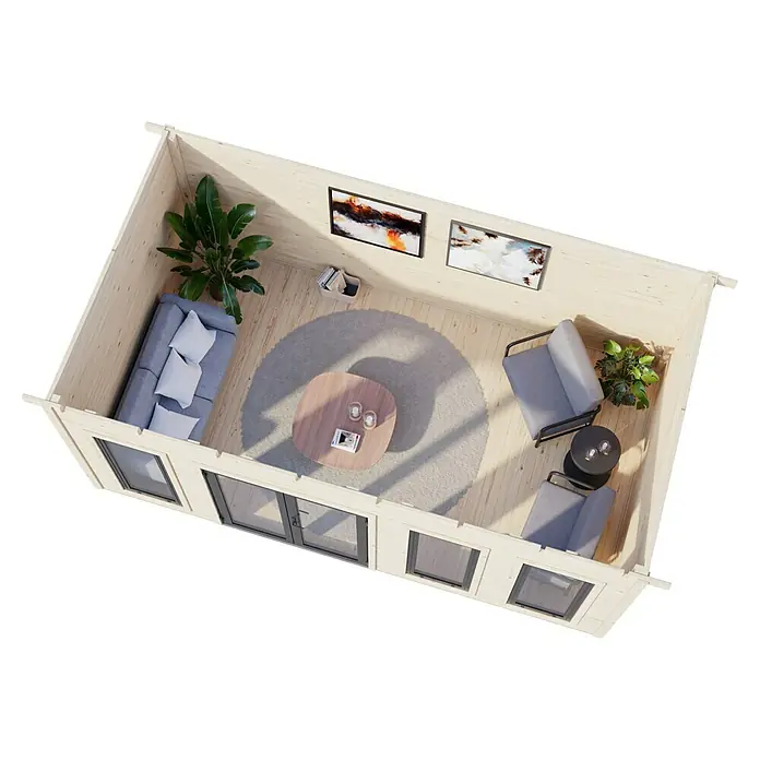 Palmako Gartenhaus Aurelia - Außenmaß inkl. Dachüberstand (B x T): 574 x 404 cm, Holz, Hellbraun - Innenansicht eines modernen Holzhauses mit Sofa, Sesseln und rundem Teppich. Gemütliches Ambiente mit Pflanzen und Bildern.