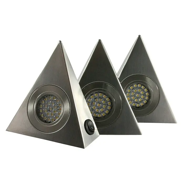 Ritter Leuchten LED-Unterbauleuchten-Set Triangle - 1,8 W, Silber, Warmweiß - Nahaufnahme von drei dreieckigen LED-Unterbauleuchten aus gebürstetem Stahl mit runden Lichtpunkten und Schaltern.