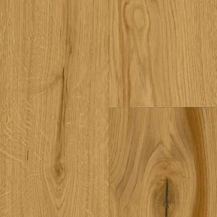 Parador Parkett - Eiche Rustic, Landhausdiele, 1.080 x 185 x 11,5 mm - Detailaufnahme von vier Paneelen hellem Eichenparkett mit Maserung und Astlöchern.