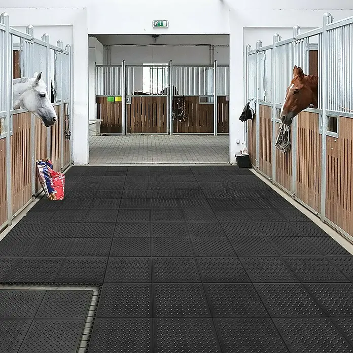 Floordirekt Bodenschutzmatte Puzzle Gummiläufer - 92 x 92 cm, Schwarz - Bodenfliesen für Stallungen: Langlebige, rutschfeste Gummimatten für Pferdeboxen und Ställe, die Komfort und Sicherheit bieten.