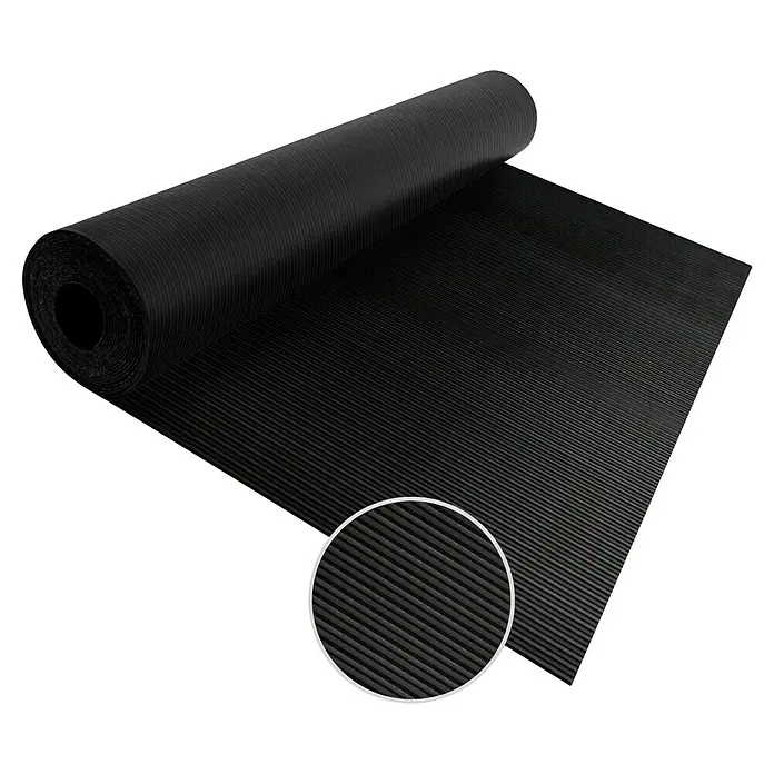 Floordirekt Läufer Fein gerippt - 200 x 250 cm, Schwarz - Ein schwarzer Gummiläufer mit gerippter Oberfläche, teilweise aufgerollt, der die Textur und Beschaffenheit des Produkts hervorhebt.