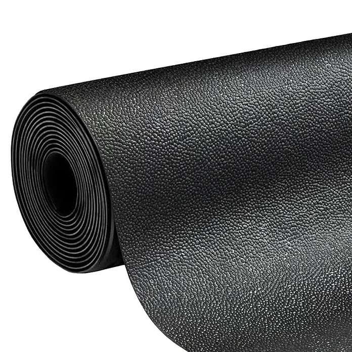 Floordirekt Läufer Orange Peel - 100 x 50 cm, Schwarz - Nahaufnahme einer gerollten schwarzen Gummimatte mit strukturierter Oberfläche, ideal für Fitness oder Werkstatt.