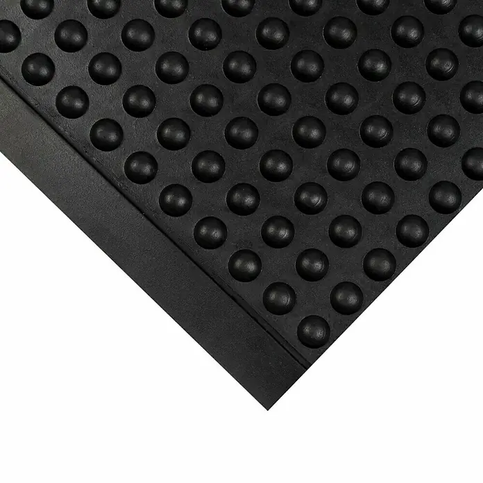 Floordirekt Bodenschutzmatte Bubble - Schwarz, 90 x 60 cm - Eine schwarze Gummimatte mit Noppen und abgeschrägtem Rand für Arbeitsplätze oder Eingangsbereiche.