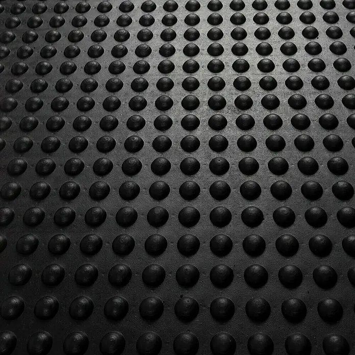 Floordirekt Bodenschutzmatte Bubble - Schwarz, 90 x 60 cm - Schwarze Gummi-Bodenmatte mit Noppenmuster, ideal für rutschfeste Oberflächen in Werkstätten oder Fitnessstudios. Strapazierfähig und leicht zu reinigen.