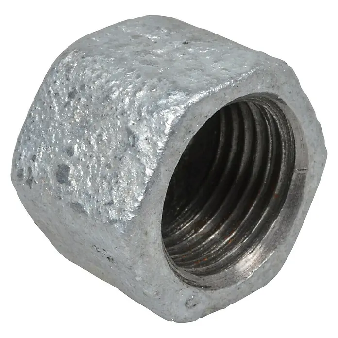 Kappe - ½″, Verzinkt - Nahaufnahme einer verzinkten Rohrmutter mit Innengewinde, ideal für Rohrverbindungen und Installationen.