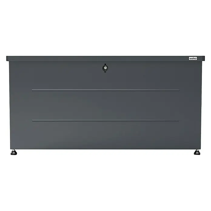 Weka Garten-Aufbewahrungsbox Gary 220 - L x B x H: 115 x 50 x 59 cm, Eisen, Anthrazit - Das Bild zeigt eine graue WEKA Aufbewahrungsbox mit Schloss und horizontalen Zierleisten. Ideal für Garten und Terrasse.