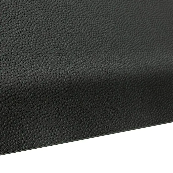 Floordirekt Bodenschutzmatte Soft-Tritt - 60 x 1.830 cm, Schwarz - Detailaufnahme eines schwarzen, texturierten Vinylbodens, der eine feine, unregelmäßige Oberflächenstruktur aufweist.