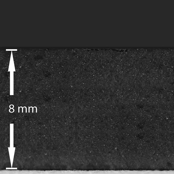 Floordirekt Schutzmatte - 450 x 120 x 0,8 cm, Schwarz - Nahaufnahme eines 8 mm dicken Schaumstoffstücks, das seine Struktur und Dicke zeigt. Ideal für Dämmung oder Polsterung.
