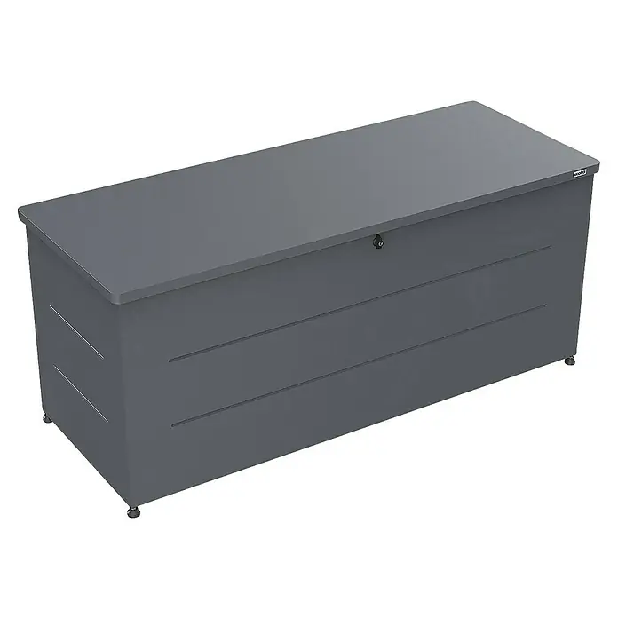 Weka Garten-Aufbewahrungsbox Gary 700 - L x B x H: 180 x 70 x 79 cm, Metall, Anthrazit - Eine graue Gartenbox mit einem Schloss und horizontalen Rillen bietet Stauraum im Freien.