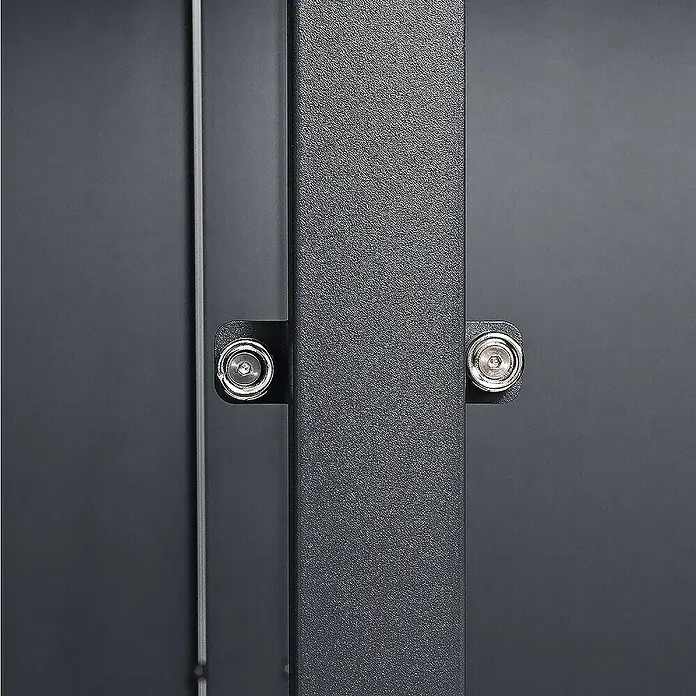 Weka Mülltonnenbox Gary - 132 x 80 cm, Metall, Anthrazit RAL 7016, Geeignet für Anzahl Mülltonnen: 2 Stk. - Detailaufnahme eines abschließbaren Metallschranks in dunkler Farbe mit zwei Schlössern zur sicheren Aufbewahrung.