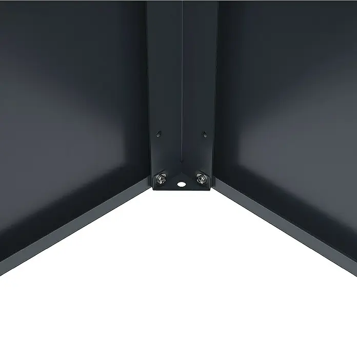Weka Hochbeet Gary - 100 x 30 x 77 cm, Metall, Anthrazit - Nahaufnahme eines Eckverbindungsstücks aus Metall, das zwei Flächen eines schwarzen Paneels miteinander verbindet.