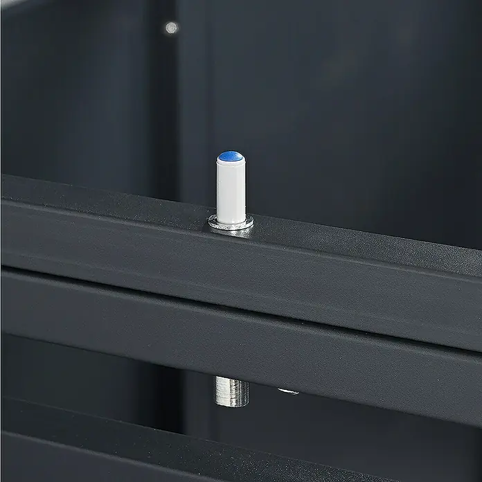 Weka Mülltonnenbox Gary - 132 x 80 cm, Metall, Anthrazit RAL 7016, Geeignet für Anzahl Mülltonnen: 2 Stk. - Nahaufnahme von einer Schubladenführung aus Metall mit weißem Stift und blauer Spitze, Teil eines Möbelstücks.