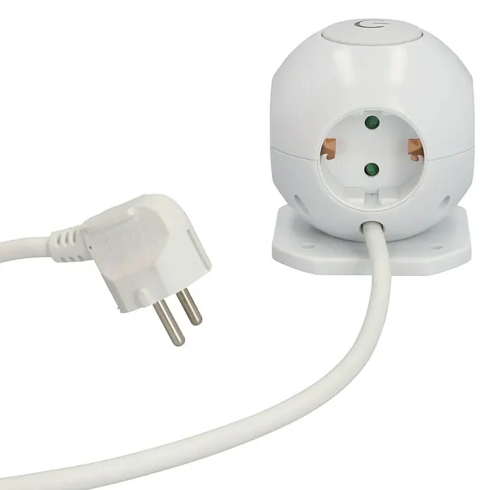UniTEC Steckdosenwürfel USB-A. USB-C 3-fach - Weiß, 1,4 m - Nahaufnahme einer runden, weißen Steckdosenleiste mit Eurostecker vor einem neutralen Hintergrund.