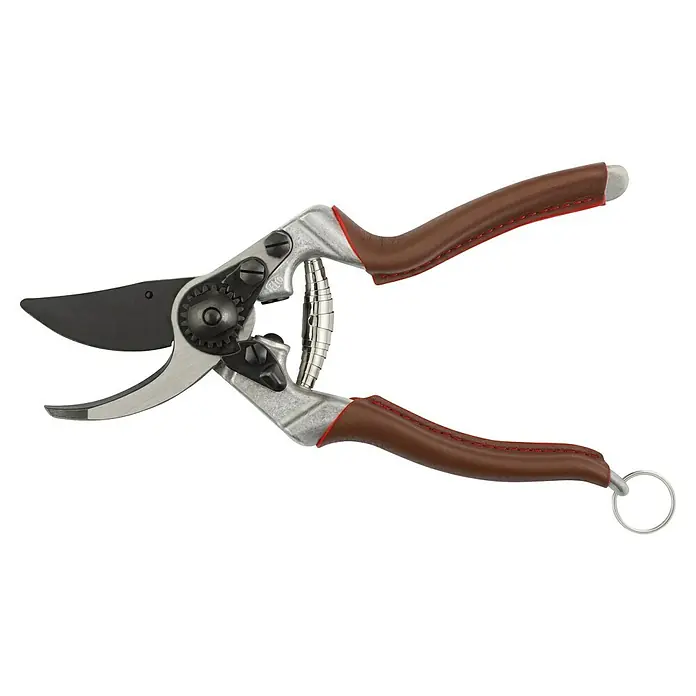 Felco Gartenschere 8 Elite - Bypass, Max. Aststärke: 25 mm - Gartenschere mit braunen Griffen und silberfarbenem Mechanismus für präzise Schnitte in Ihrem Garten.