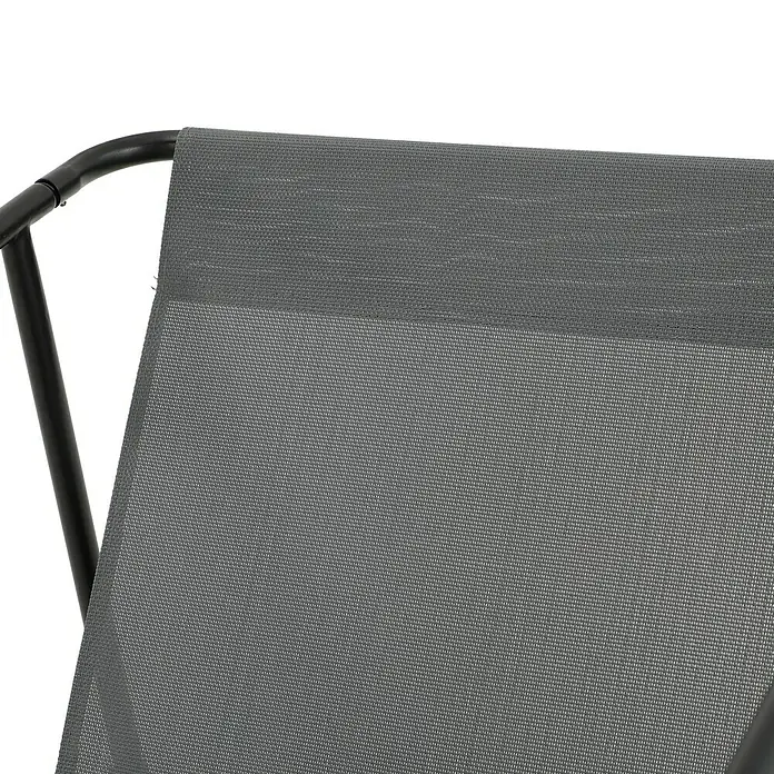 Conjunto de muebles Kateli - 4 pzs., Acero/Textiline, Antracita - Vista detallada de una silla gris con estructura negra, que muestra un diseño moderno y comodidad para exteriores.