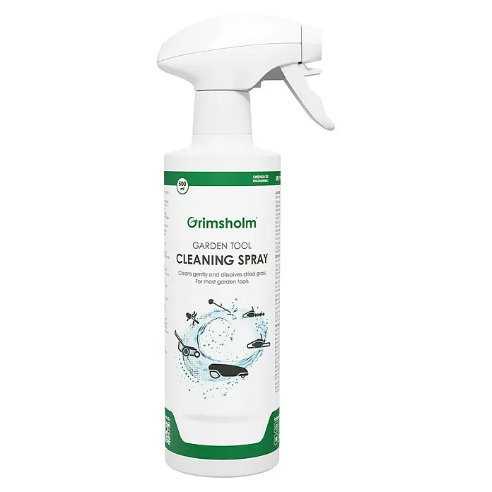 Grimsholm Green Reinigungs-und Pflegemittel für Rasenmäher - 500 ml, Gartengeräte - Grimsholm Gartengeräte-Reinigungsspray in einer weißen Sprühflasche. Das Spray reinigt Gartengeräte schonend und löst getrocknetes Gras.